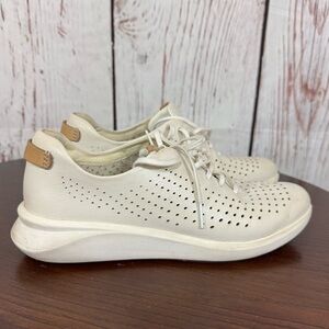 CLARK’s Unstructured Women's Cream Leather Sneakers Removable cushion Size 8 GUC